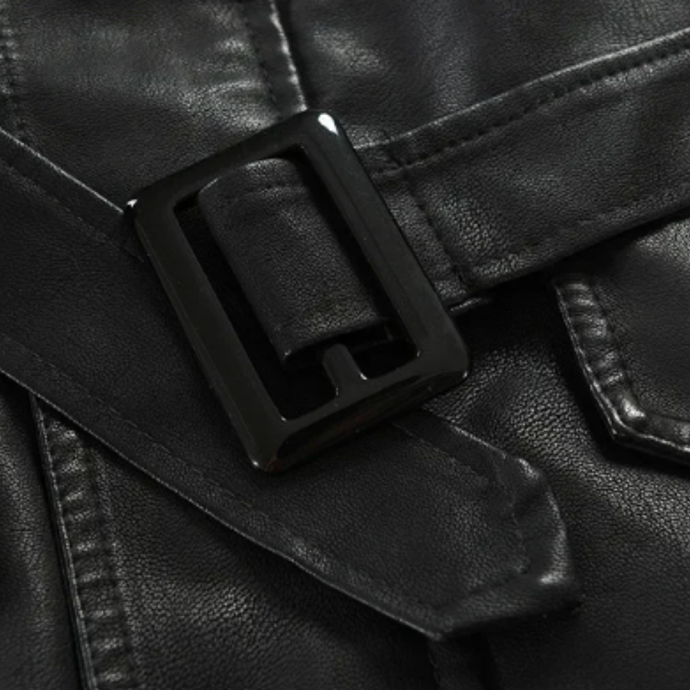 Elegante chaqueta motera larga de cuero
